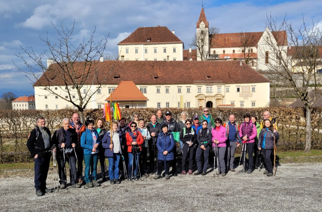 Monatswallfahrt und Friedenspilgerwanderung